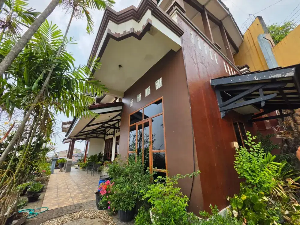Dijual Rumah Asri Tengah Kota Semarang 3 Lantai Kusen Jendela & Pintu Full Jati