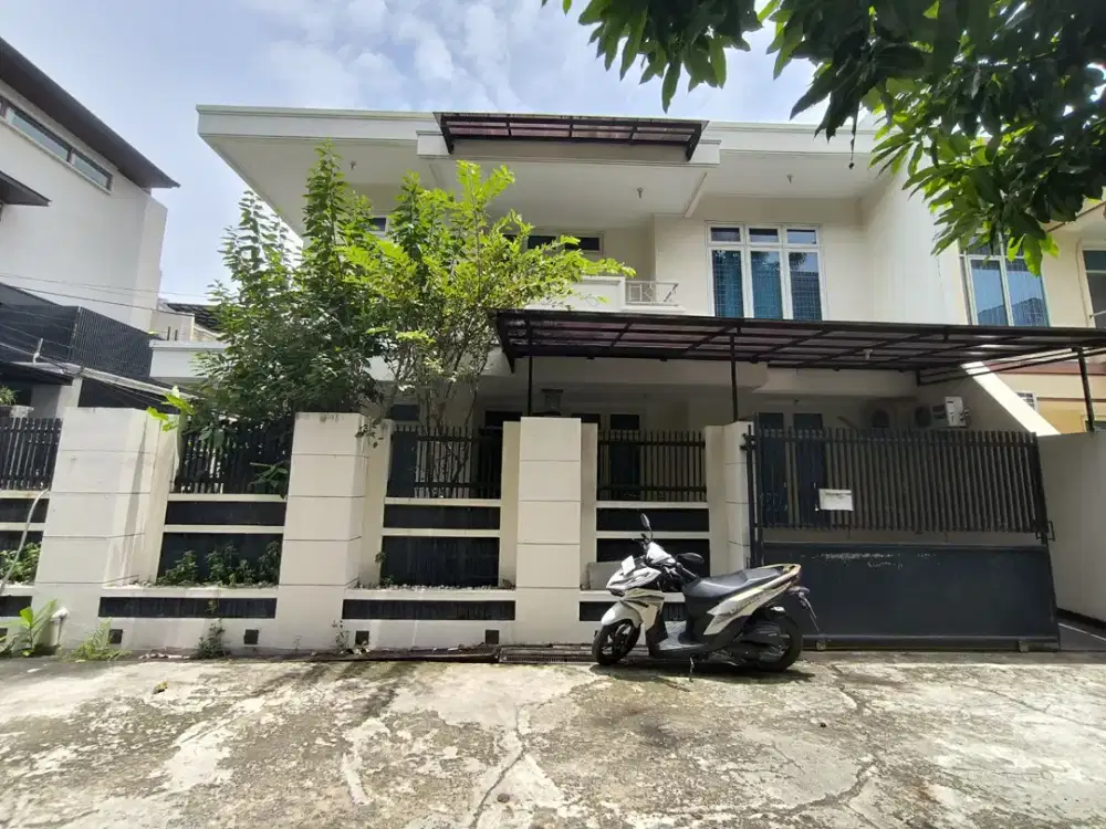 Dijual Rumah Bagus Hoek 2 Lantai di Sunter