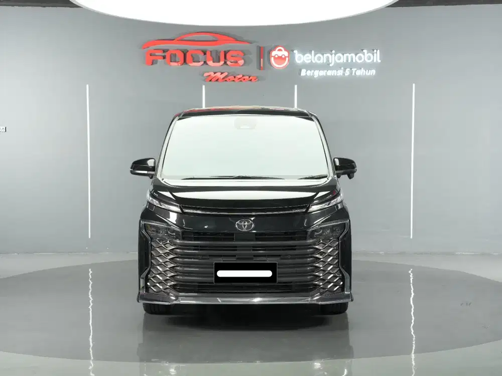 Toyota voxy cvt tss 2023 hitam pajak panjang