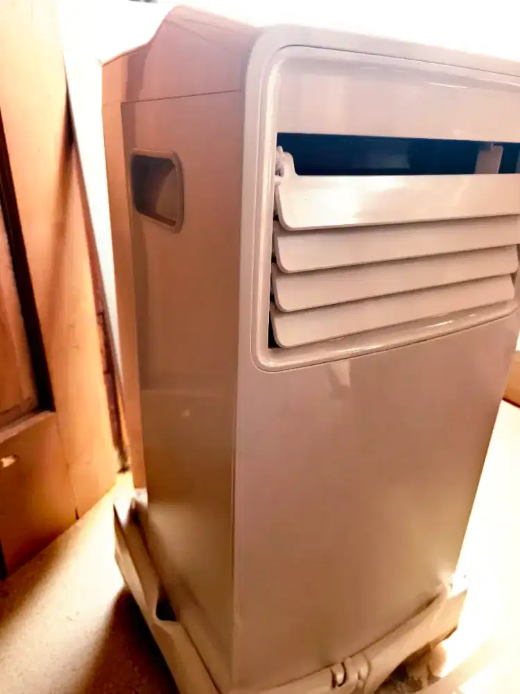Di jual AC PORTABLE MIDEA