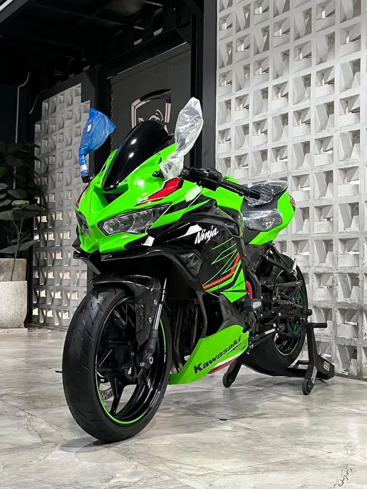 Modif tipis Istimewa!!Kawasaki ZX25RR ABS th 2023 - Ayu Mustika