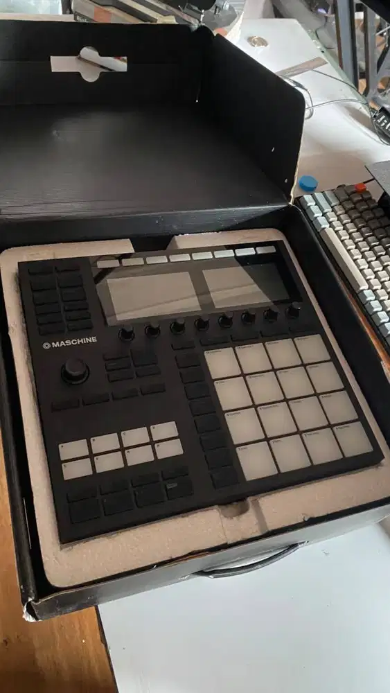 Maschine MK3 (Bukan Micro) | Controller Launchpad + Audio Interface