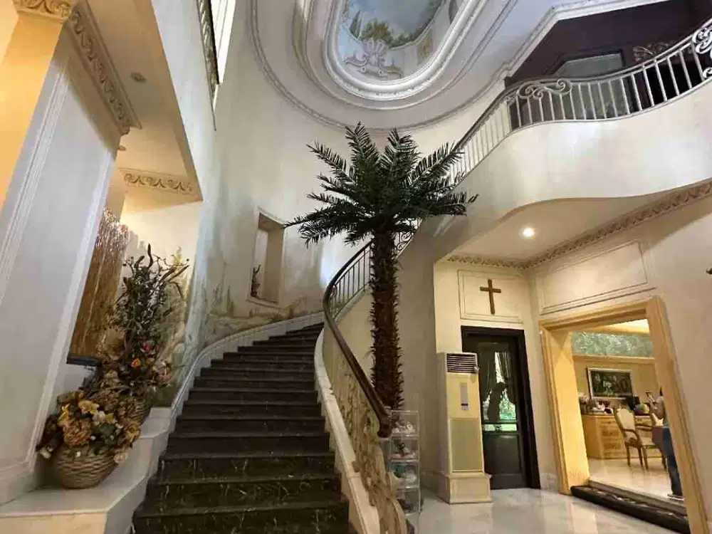EXCLUSIVE LUXURY HOUSE FULL FURNISHED AT PAKUWON INDAH VBR 1