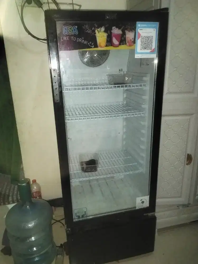 di jual showcase bekas kondisi mulus lokasi jatibening swadaya bekasi