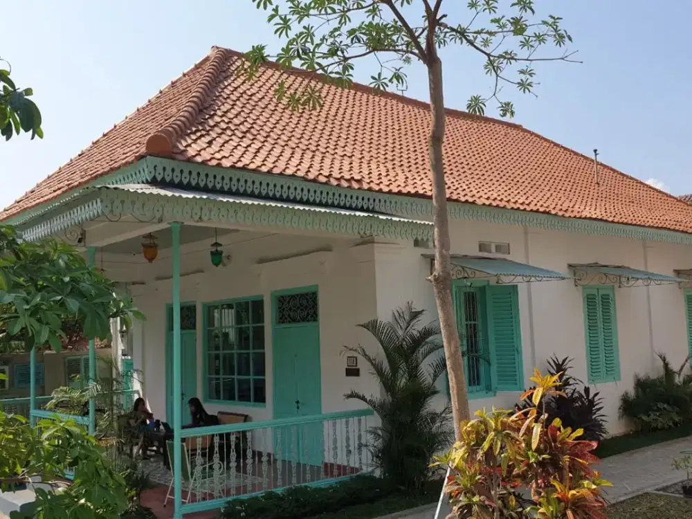 For Rent Rumah Kolonial Ex Resto di Pusat Kota Surabaya Jalan Dinoyo dekat Perkantoran, Kampus dan Sekolah