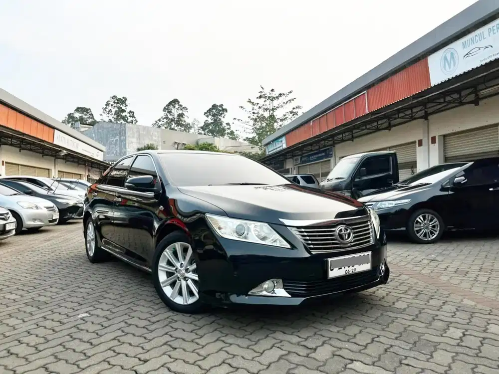 DP 5 JT TOYOTA CAMRY 2.5 V AT 2014 HITAM FACELIFT