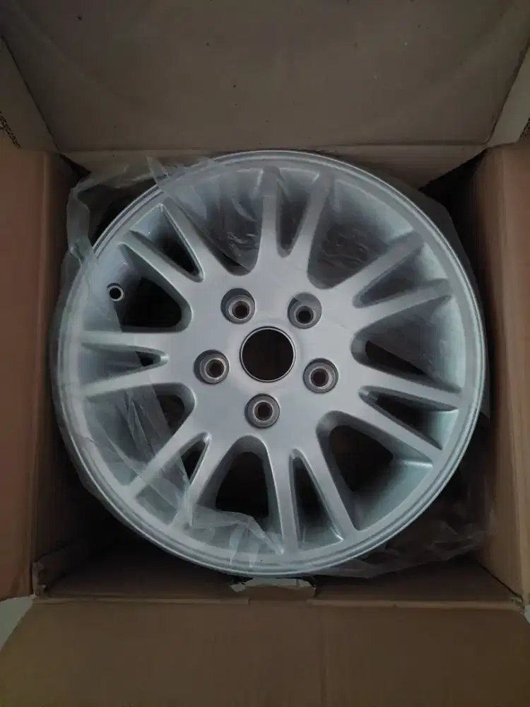Velg Mobil Sedan Suzuki Baleno 2009