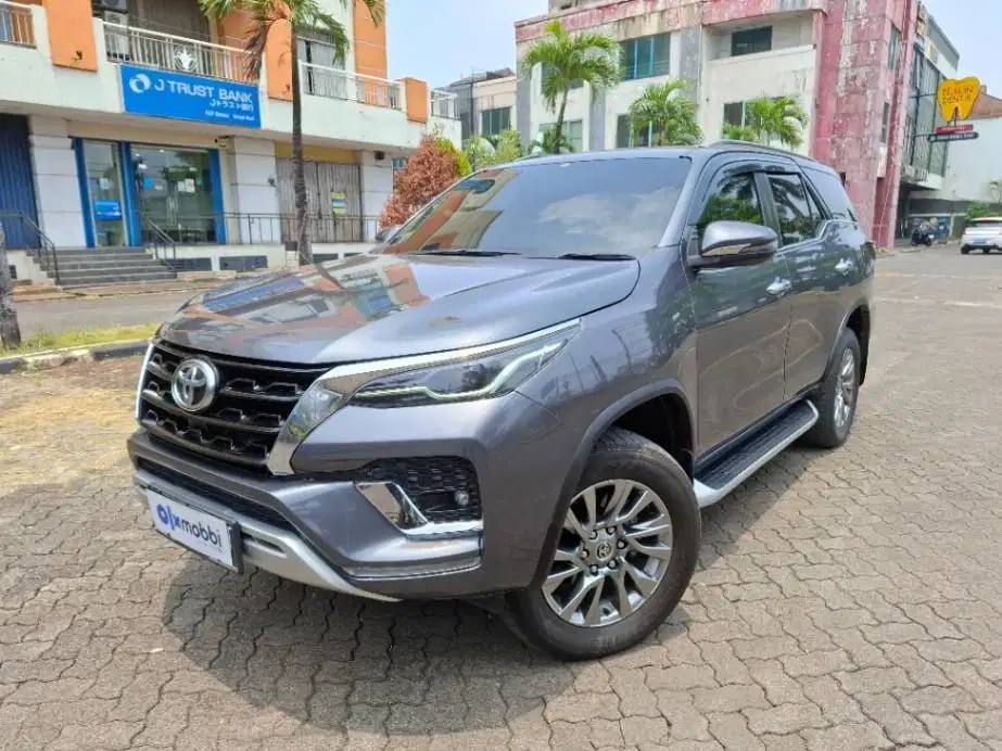Garansi 1 Th - Toyota Fortuner 2.8 4x2 VRZ Solar AT 2022 Abu