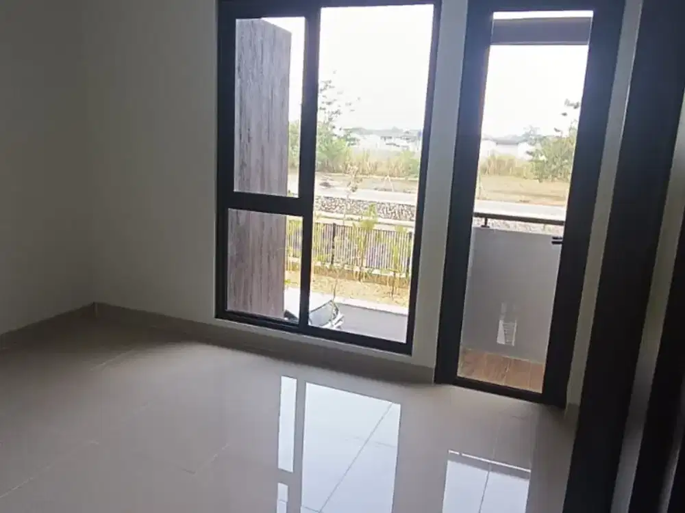 Dijual Rumah Lingkungan Aman dan Nyaman Siap Huni Lokasi di Summarecon Cluster Flora Tipe Freya Bandung