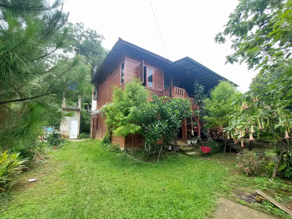 villa kayu sejuk kaki gunung salak deket curug nangka