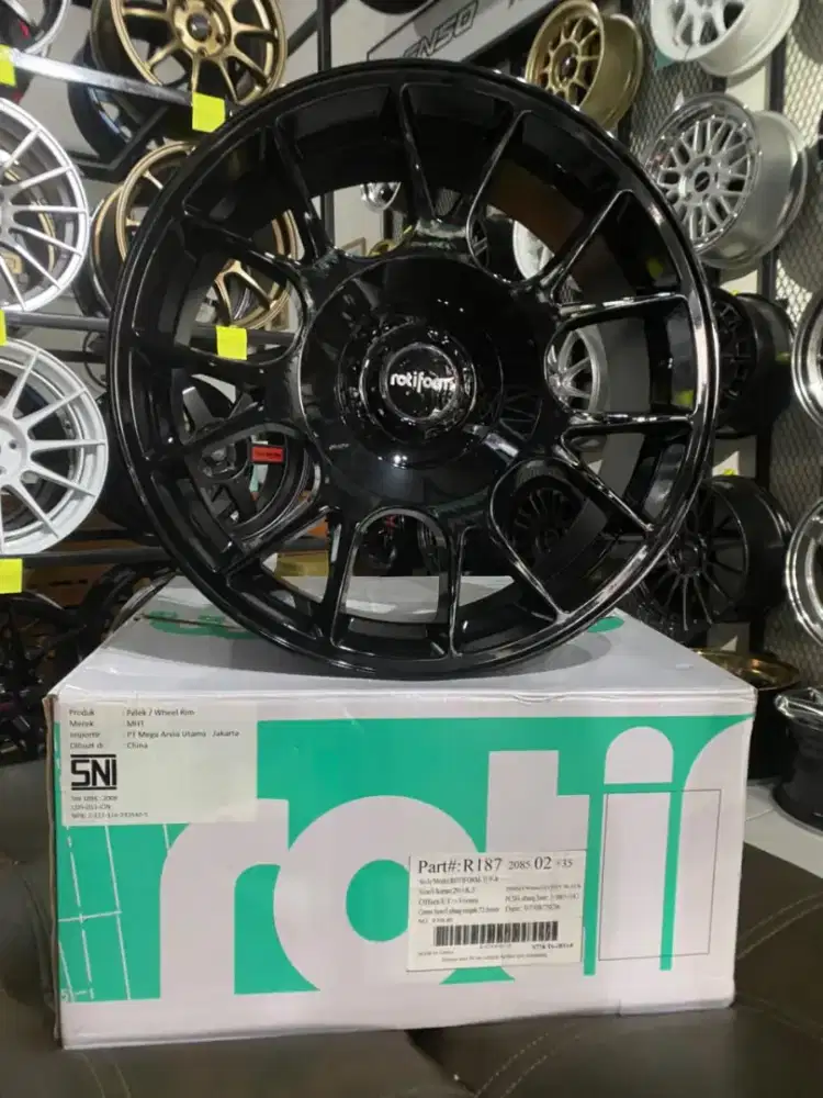 Velg rotiform tuf-r r20 5x108/114 lbr8,5 et35