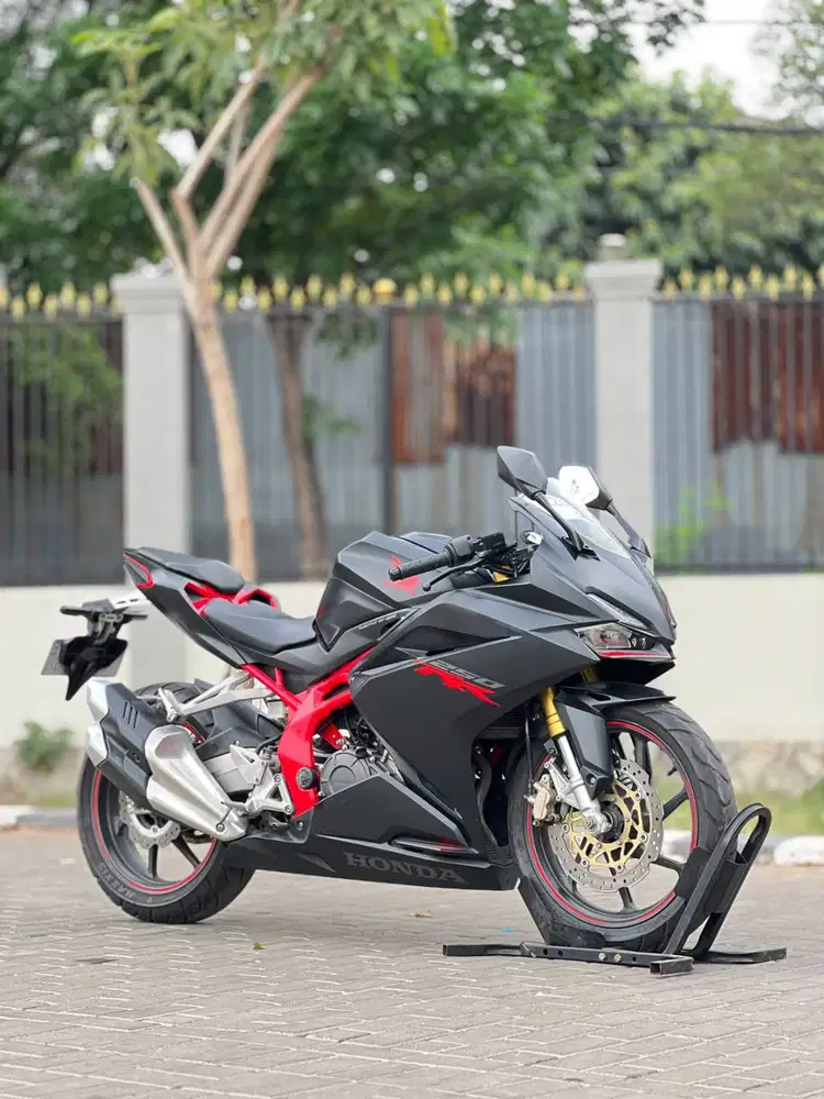 HONDA CBR 250RR NON ABS HITAM 2019 KM LOW PAJAK PANJANG SIAP GAS JAUH