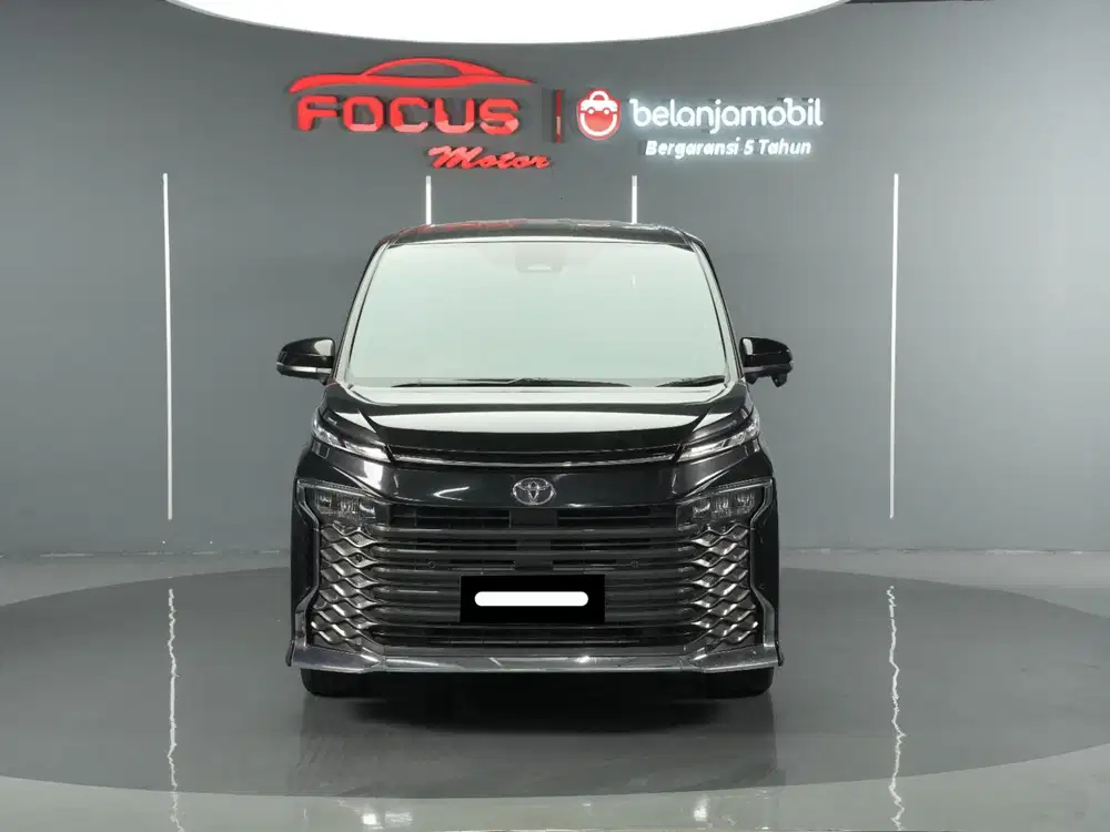 Toyota voxy cvt tss 2022 hitam