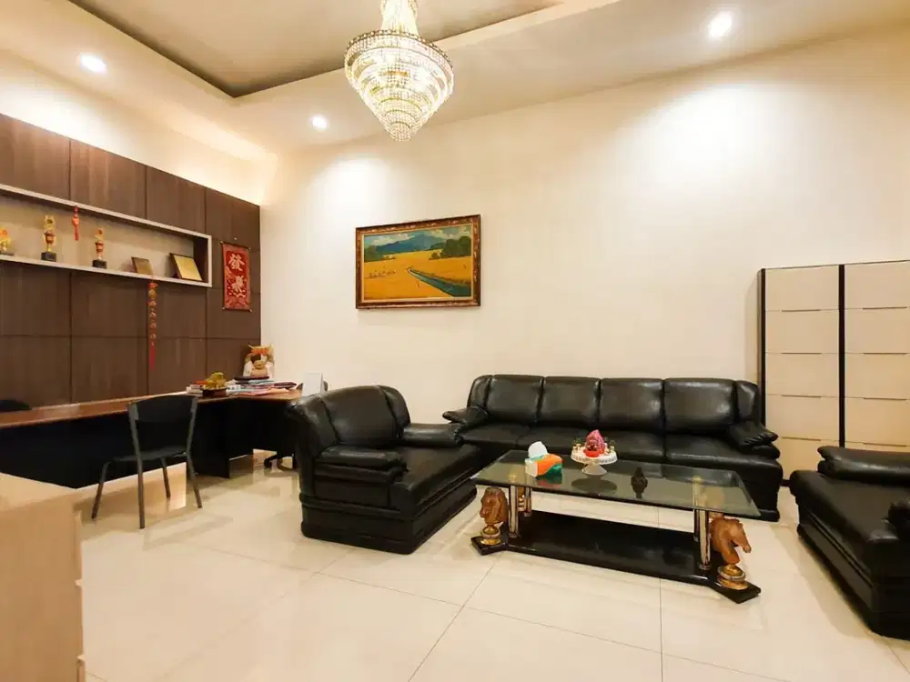 Villa di Jalan Kunyit ( Patimura / Iskandar Muda )