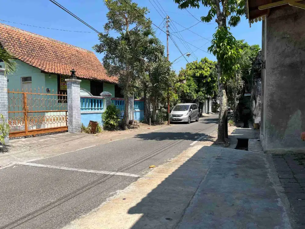 rumah hitung tanah di kampung batik Laweyan cocok utk usaha