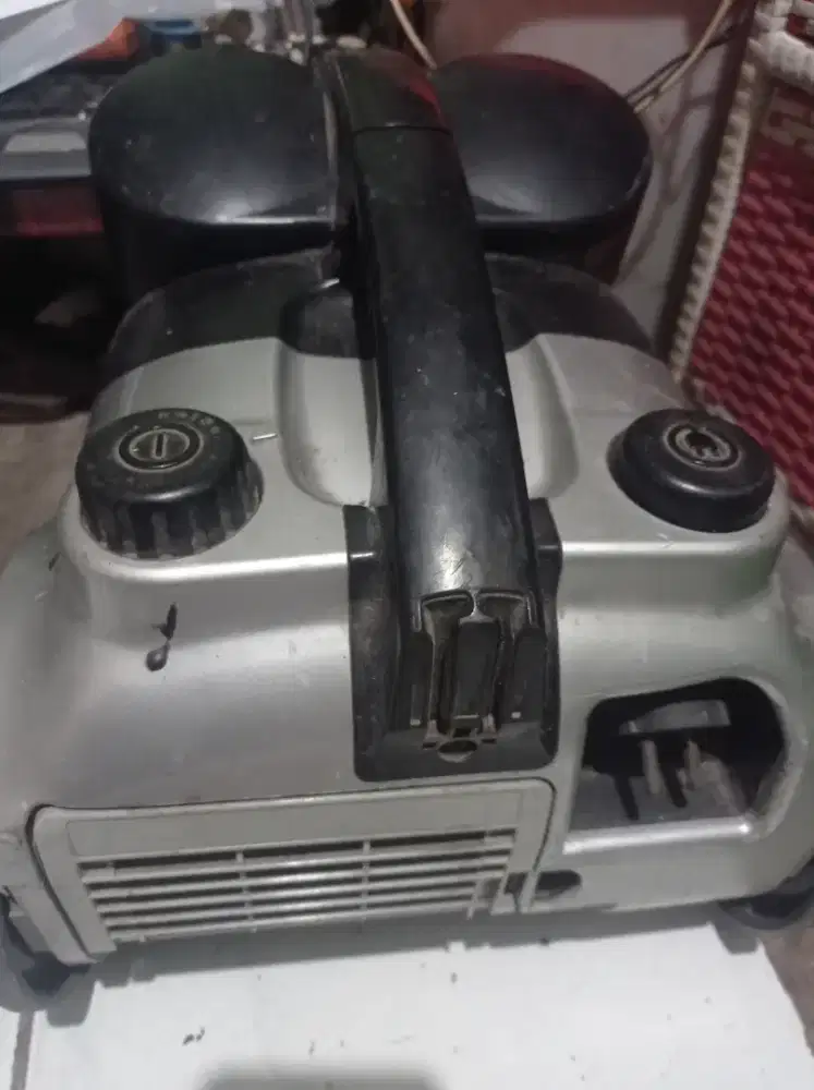 Ingin Dijual Perlengkapan Rumah. Mobil Kesayangan.