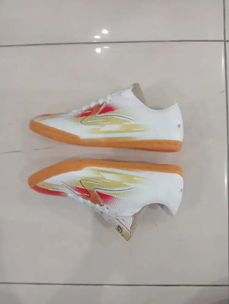 Sepatu bola dan futsal murah