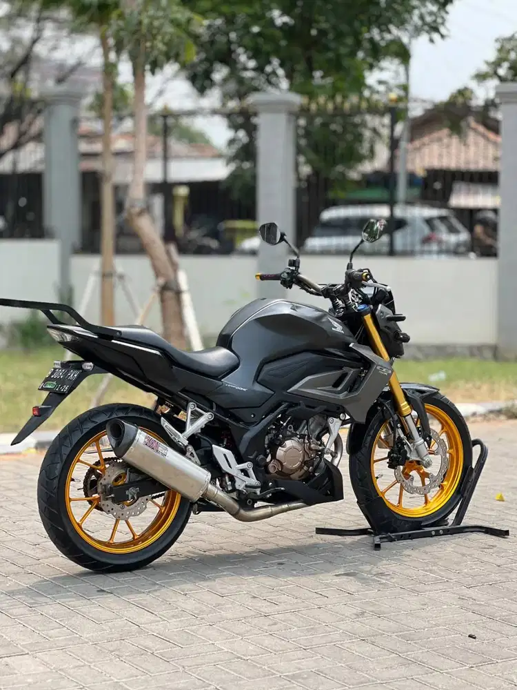 KM LOW! HONDA NEW CB 150R 2021 HITAM PAJAK ON SUPER MULUS