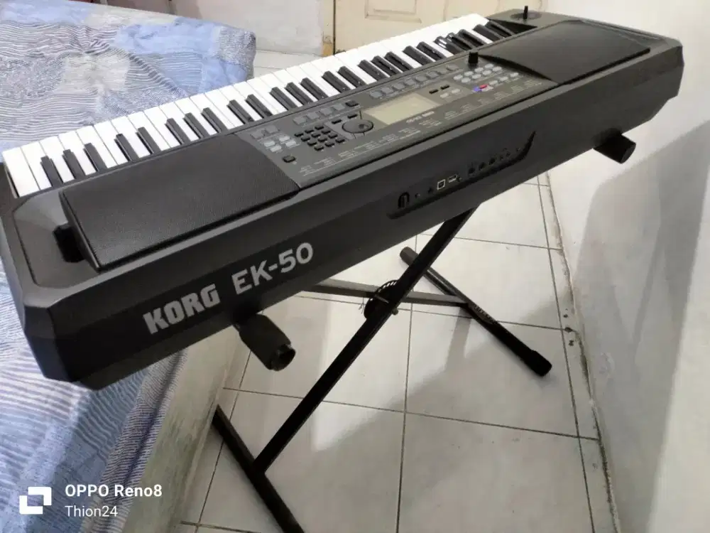 Keyboard Korg EK 50 second