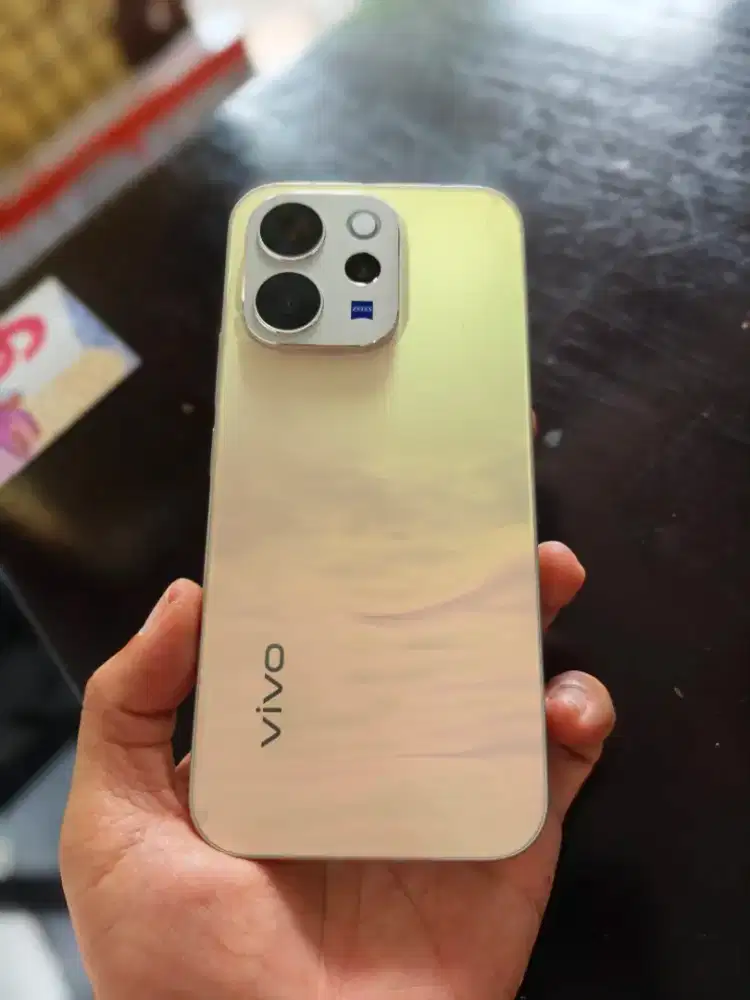 Vivo V70 12 / 256