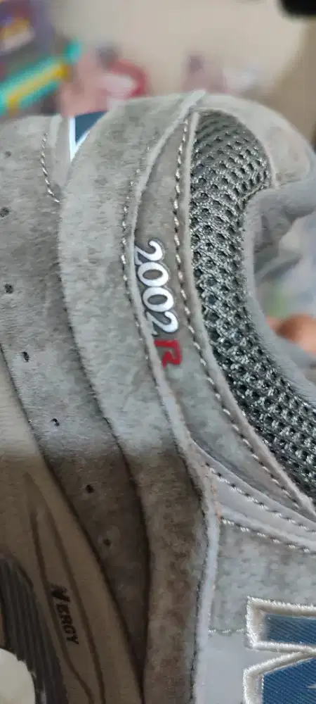 Sepatu NB 2002 R 42