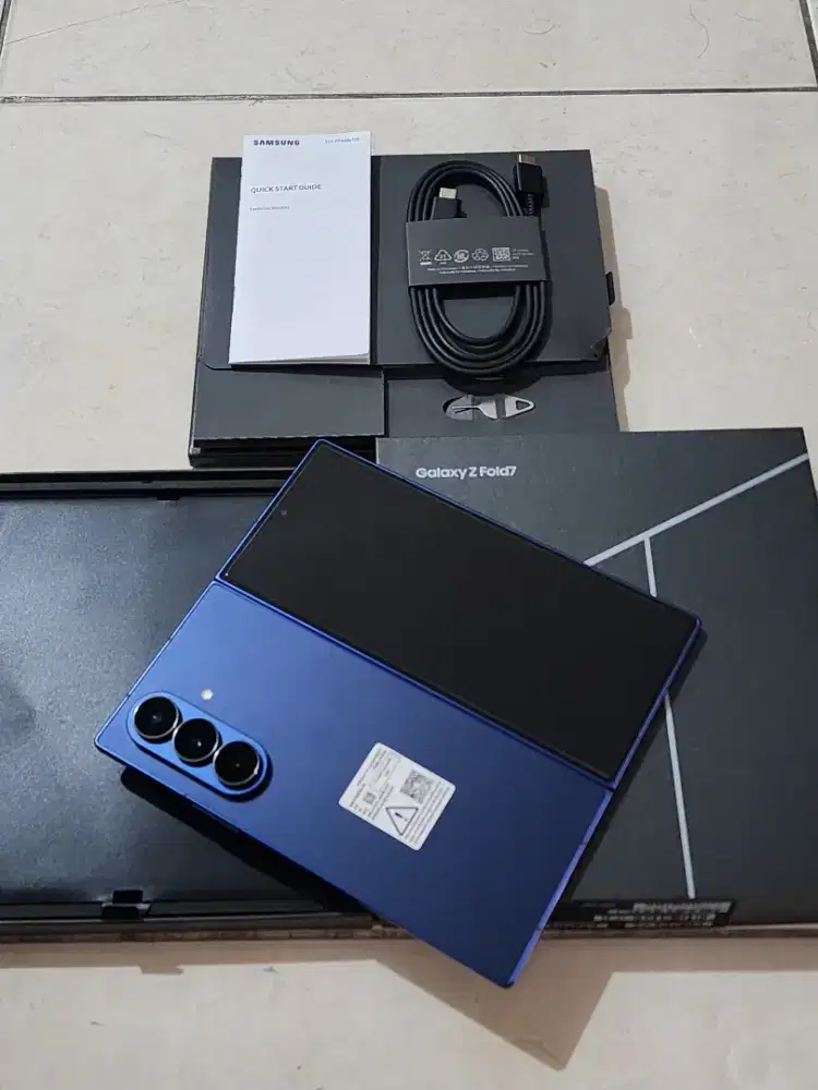 Samsung Z Fold 7 5G 12/512Gb, warna Navy SEIN, kondisi 99,9% Sempurna