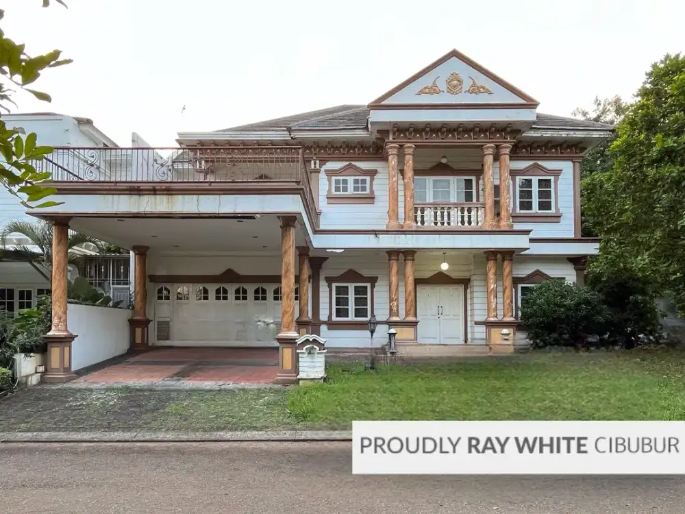 Rumah Besar, Hoek, Depan Taman di Kota Wisata, Cibubur