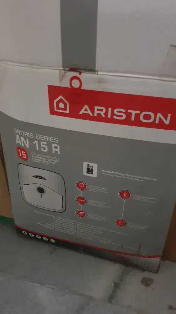 Ariston 800 watt P30 liter
