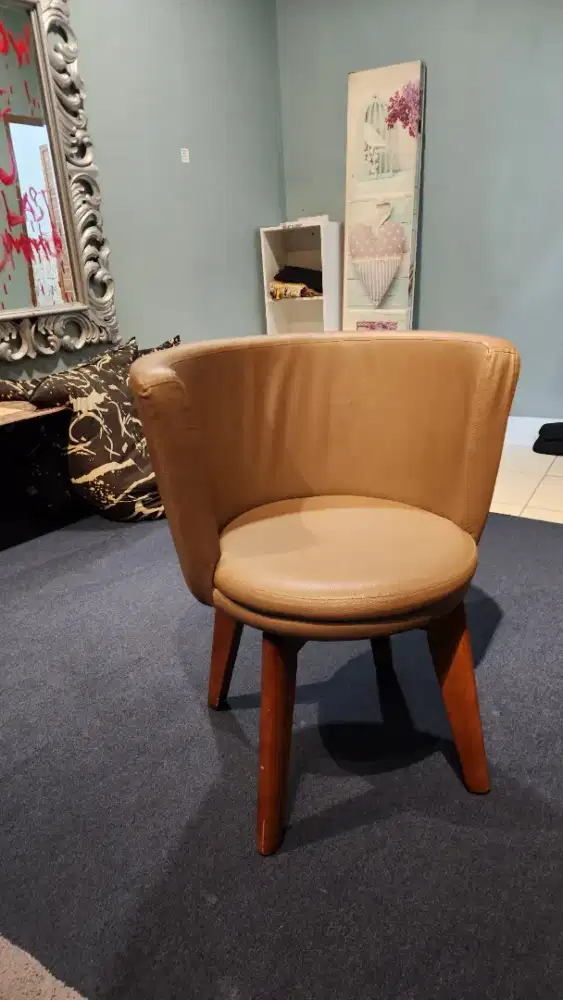 Kursi Cafe Tub Chair