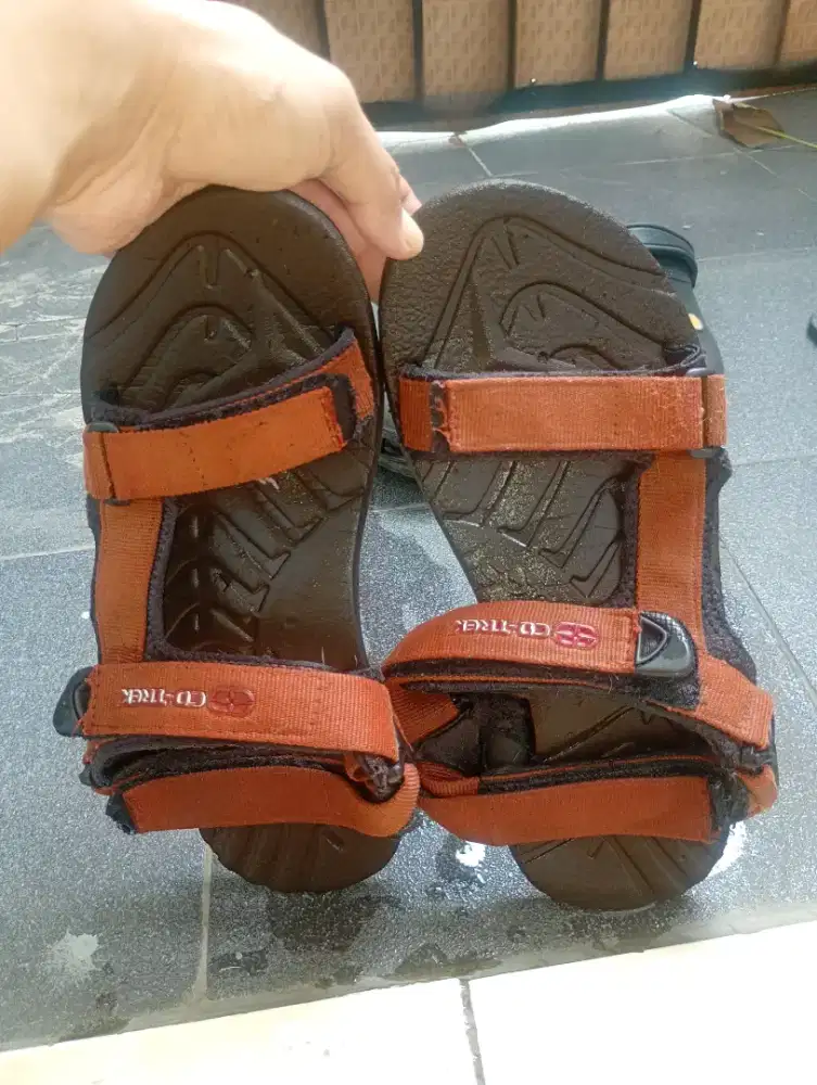 Sendal gunung Co-Trek