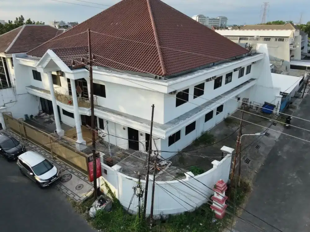 Dijual ex Guest House Lokasi di Darmo Permai Selatan ada 26 kamar tidur, lokasi hanya 5 menit ke PTC
