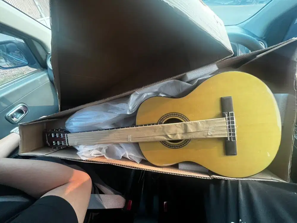 Gitar akustik jasmine