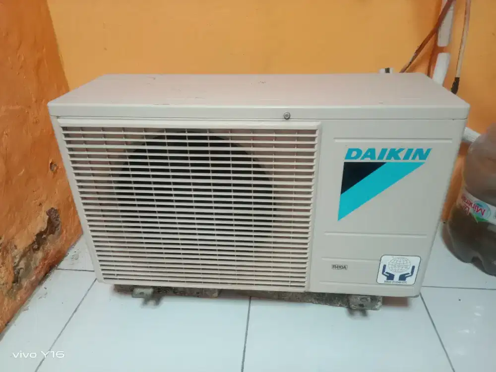 Outdoor AC Daikin 1/2 pk r410a