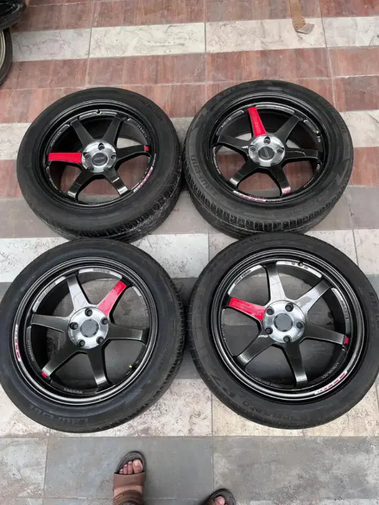 Velg te37 ring 18x8,5 pcd 5x114,3 ET 40 ban 225/50 R18. Velg baru
