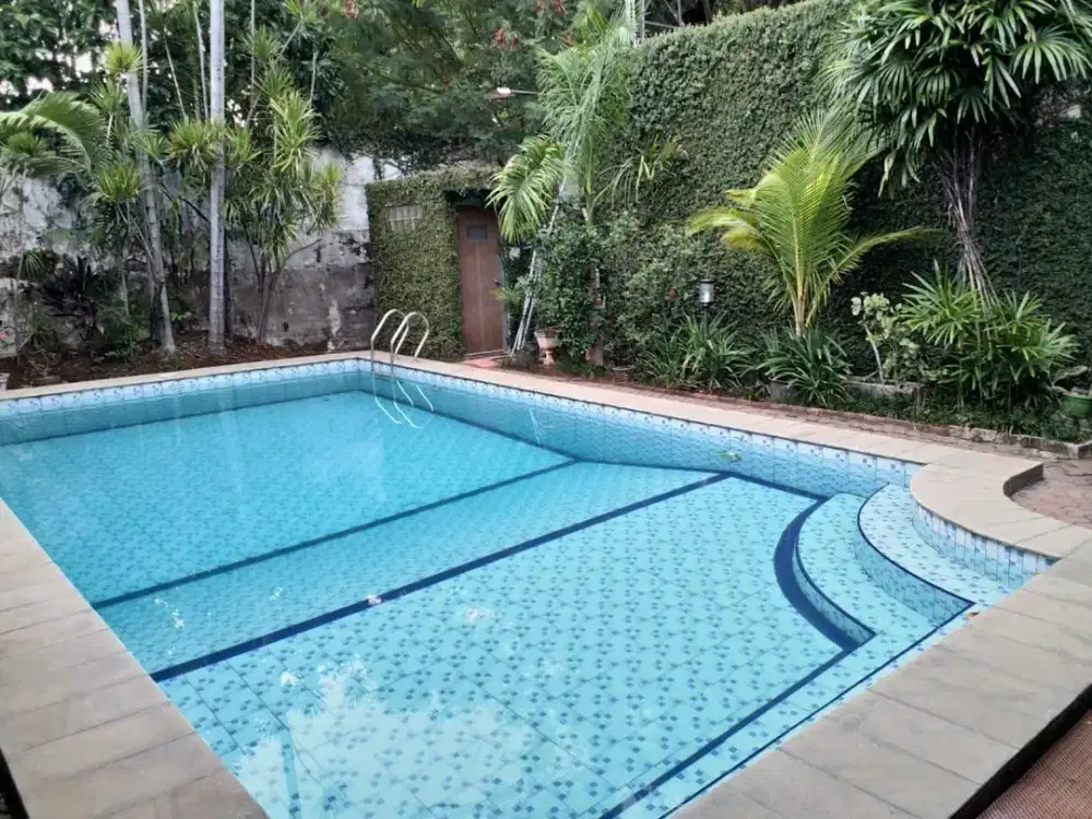 Rumah SHM Kebayoran Baru LT 915m² 8KT Kolam Renang
