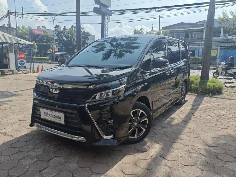DP MURAH Toyota Voxy 2.0 Bensin-AT 2019 CBICB