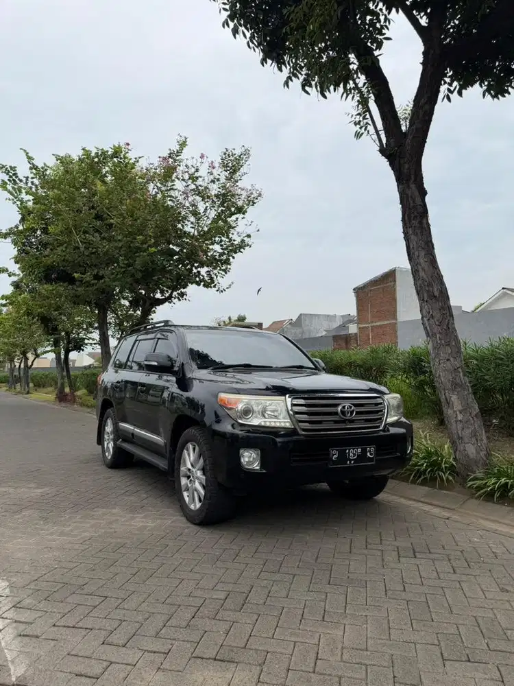 Toyota Land Cruiser VX200 2012