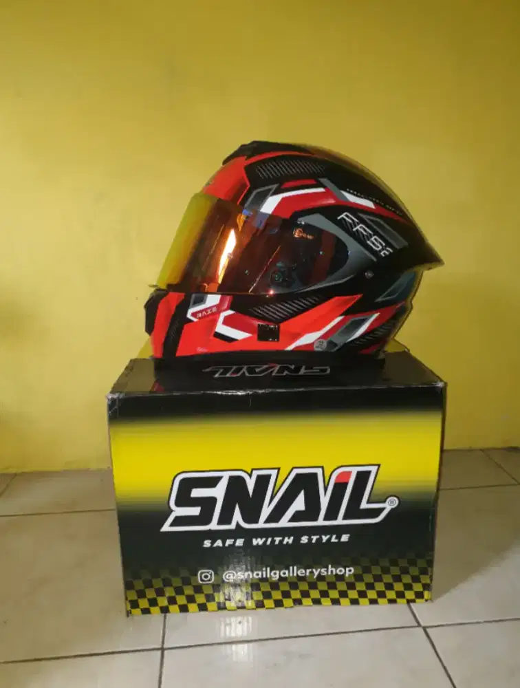 HELM SNAIL LIKE NEW!!