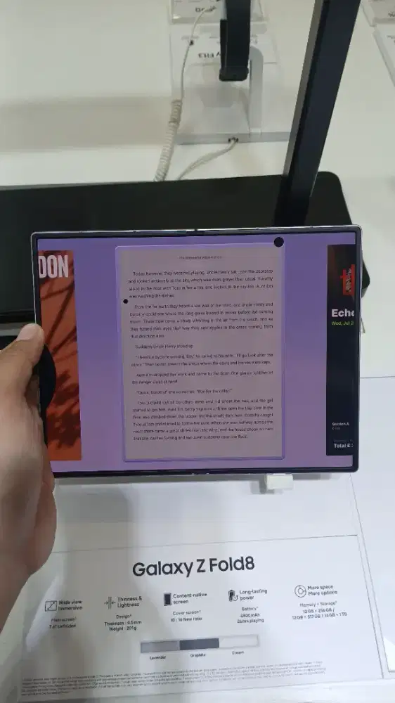 SAMSUNG GALAXY Z FOLD 8. STORAGE: 256 GB.