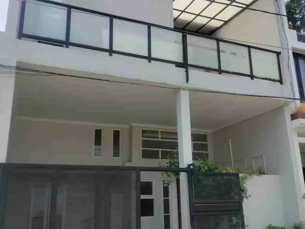 Disewakan Rumah Minimalis Modern 2Lantai Di Daerah Teluk- Teluk Kota Malang