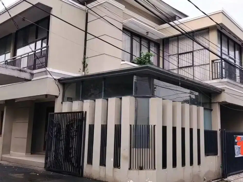 DIJUAL RUMAH HOOK DALAM TOWNHOUSE SINEN – RAGUNAN, JAKARTA SELATAN