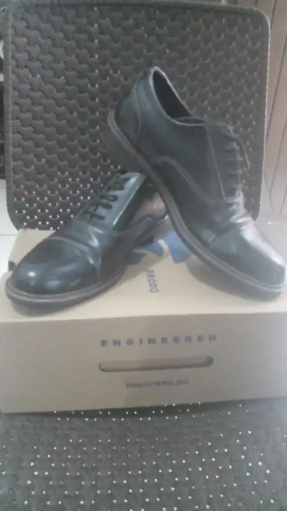 Sepatu pantovel kulit Brodo