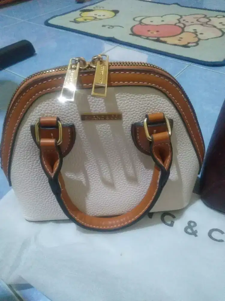 Sale tas kecil mungil mau dijual murah.