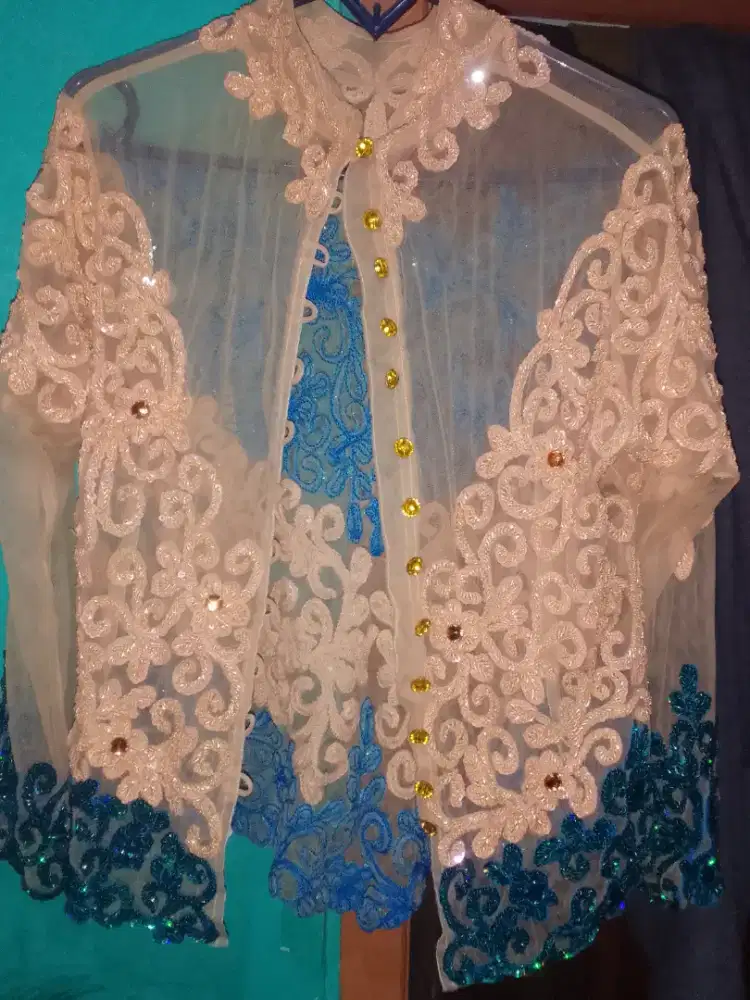 Kebaya dua layer