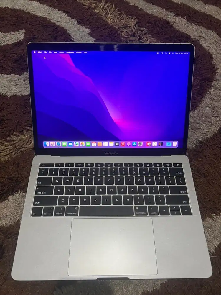 Macbook pro 2016 8/256 retina 13 inch
