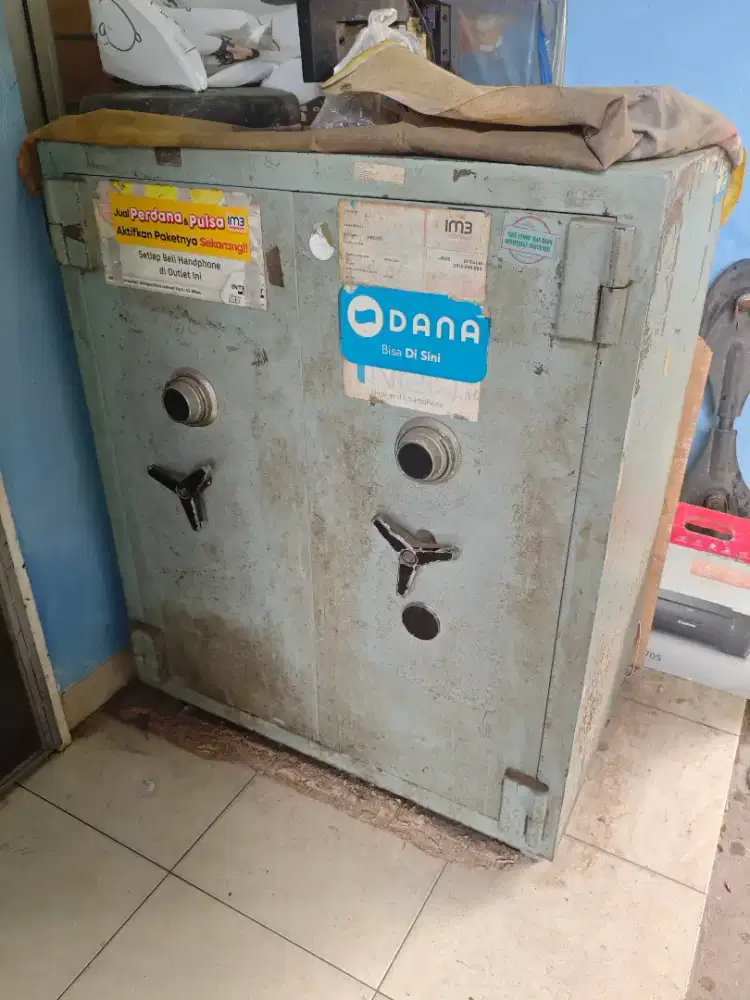 Brankas 2 Pintu Pakai Anak Kunci dan Kode