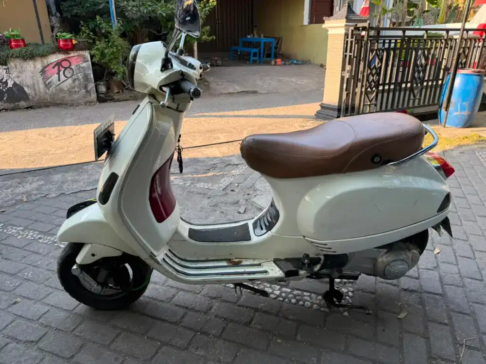Vespa LX 150 CC injeksi THN 2011 plat G Tegal