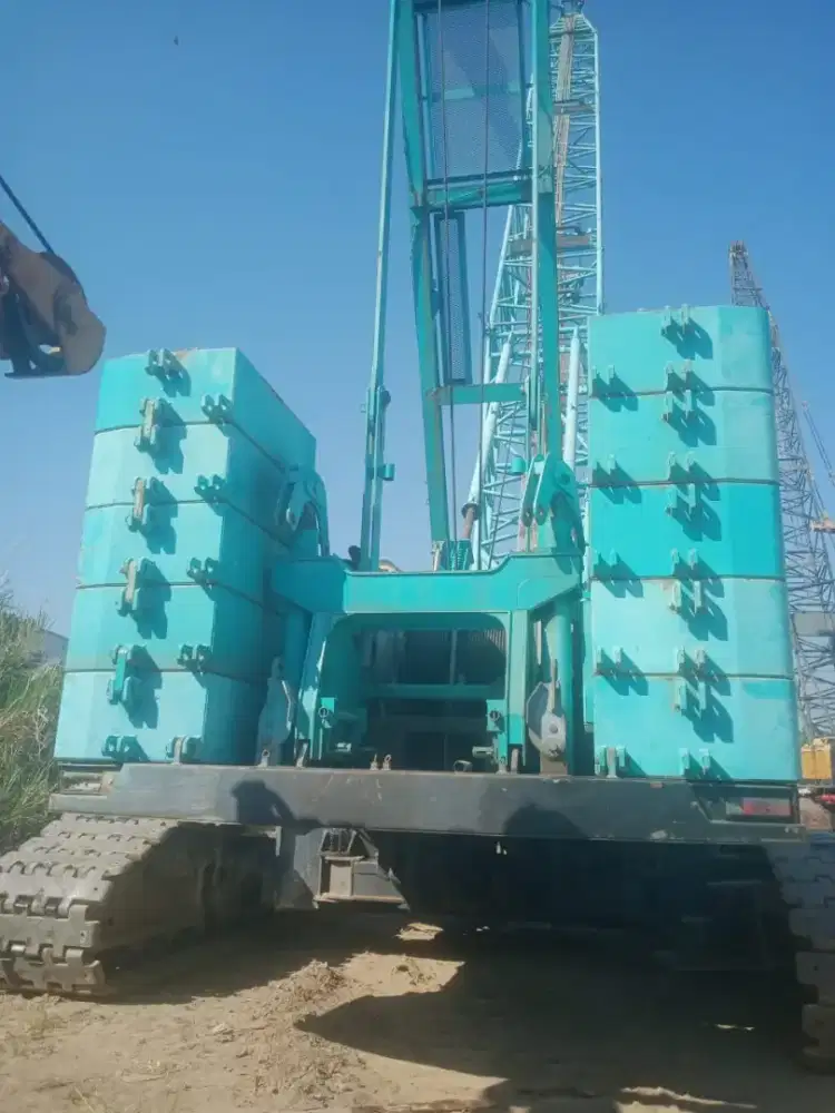 Crawler crane kobelco 180 ton tahun 2015