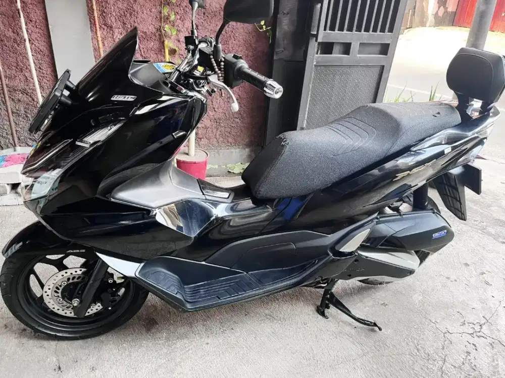 DI JUAL MOTOR HONDA PCX 160 ABS TAHUN 2021 WARNA HITAM