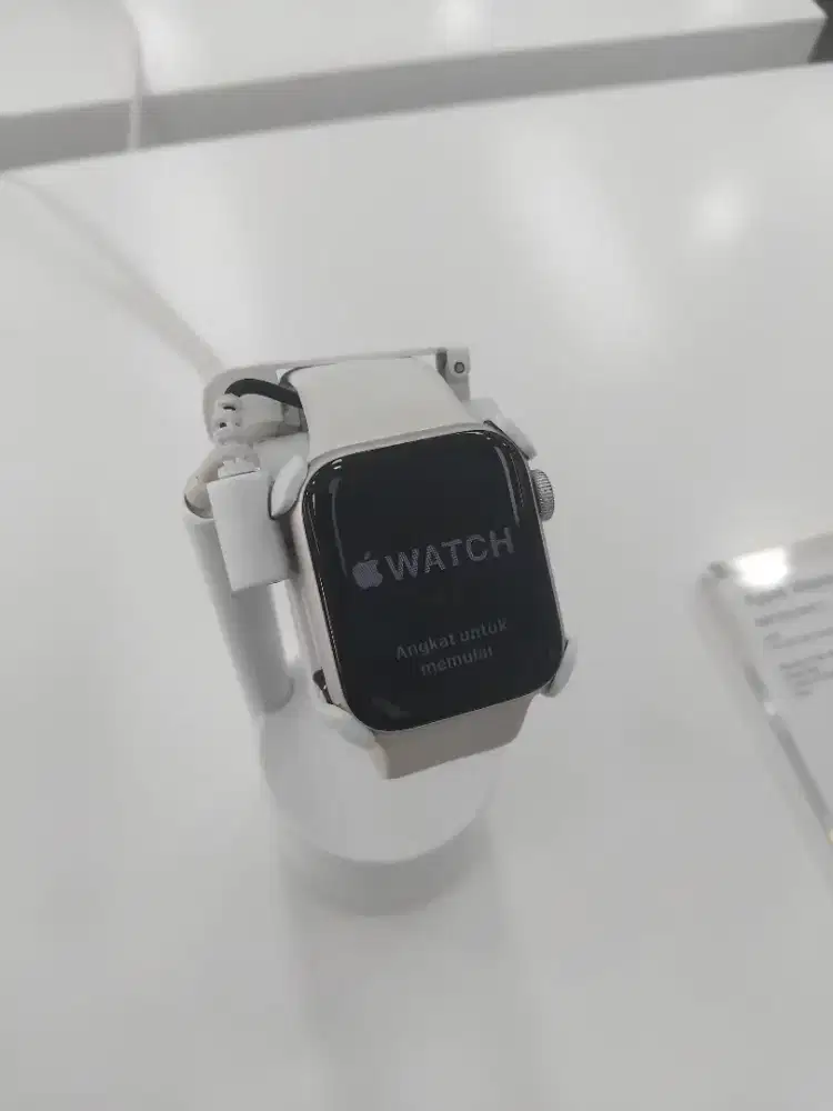 Promo Cicilan Apple Watch SE 3 Sport Band Bunga Ringan Tenor Panjang